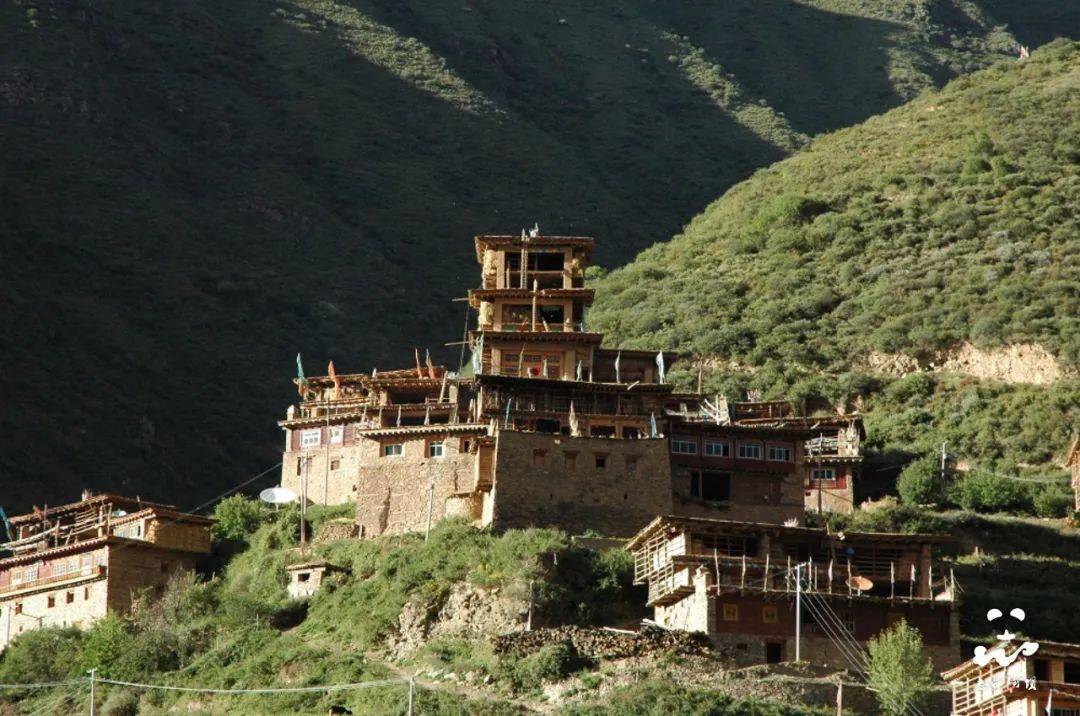A scenic view of Aba Risimanba Diaofang