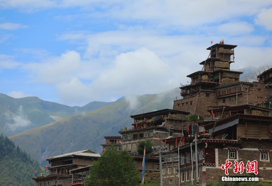 A scenic view of Aba Risimanba Diaofang