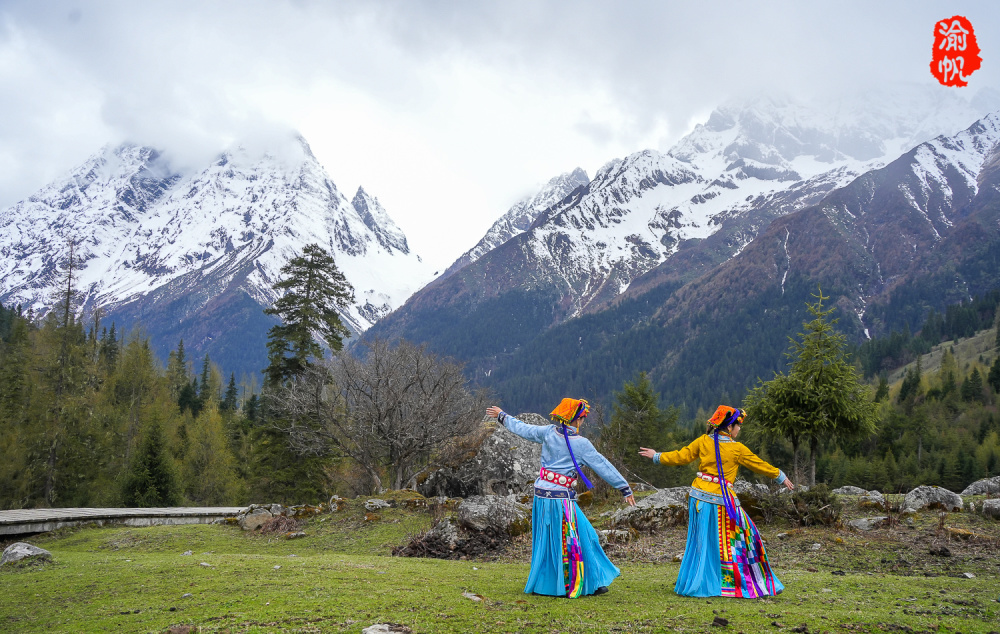 A scenic view of Aba Yingpanshan Jiangweicheng Yizhi