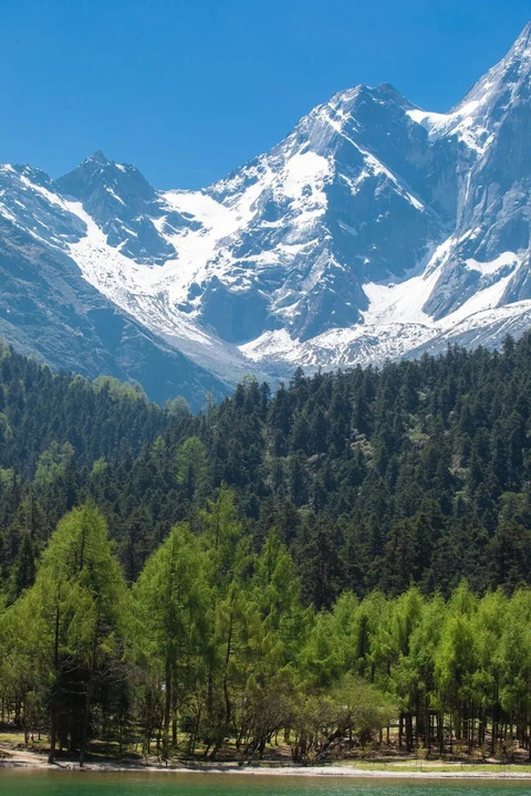 A scenic view of Aba Zengdaguan Diao