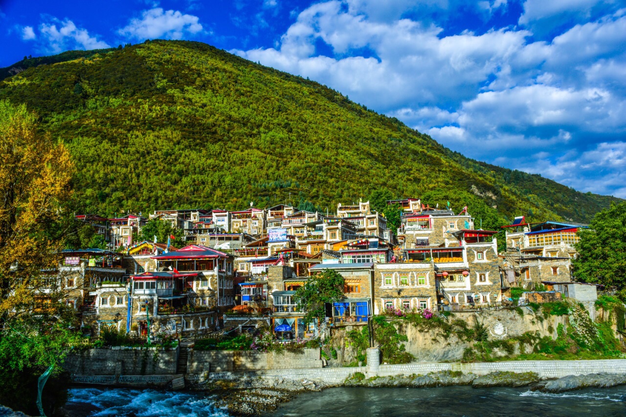 A scenic view of Aba Zhuokeji Tusi Guanzhai