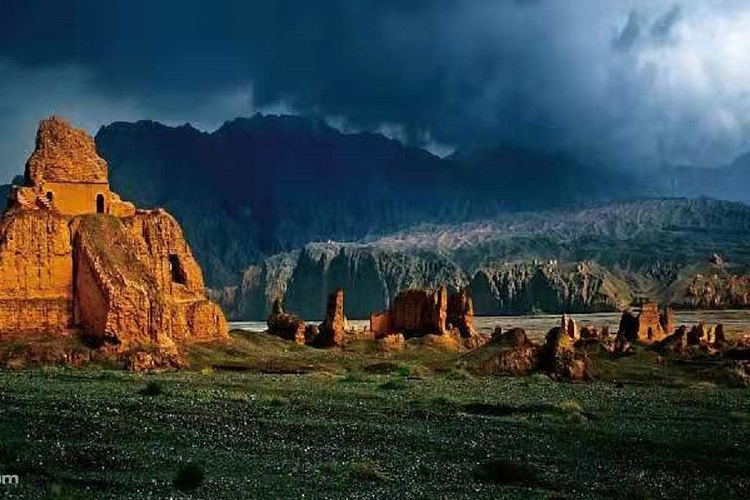 A scenic view of Aksu Senmusemu Qianfodong