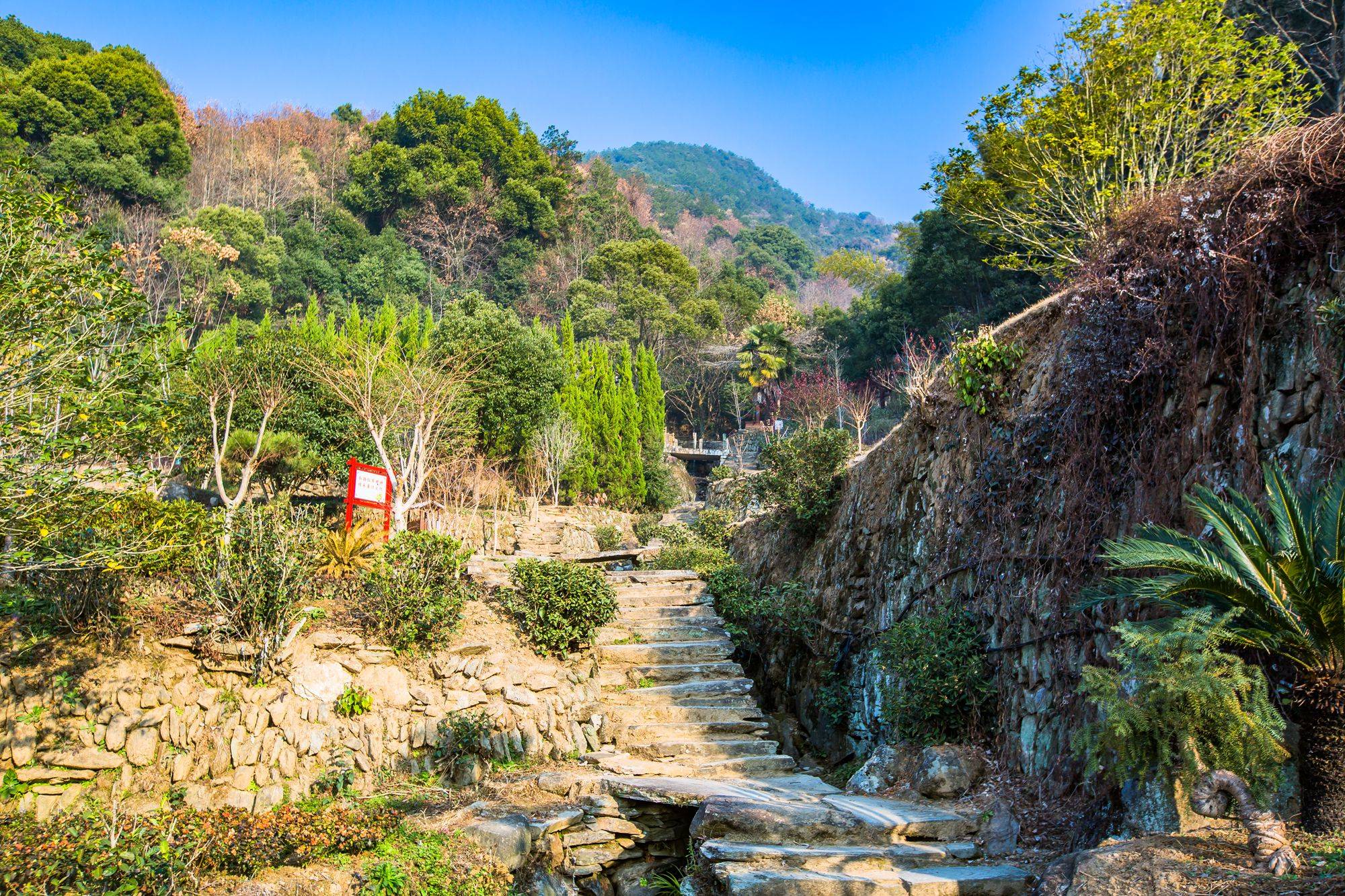 A scenic view of Anqing Baiyazhai