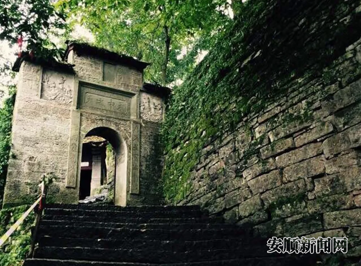 A scenic view of Anshun Tiantaishan Wulongsi