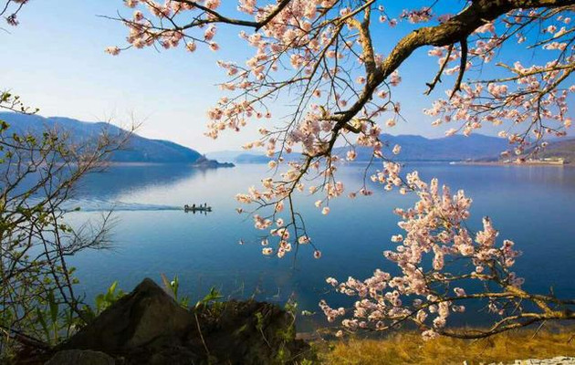 A scenic view of Baishan Yalujiang Shangyou Jishi Muqun