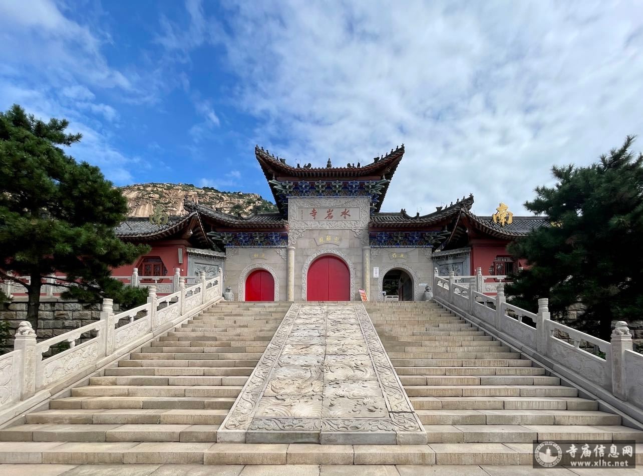 A scenic view of Baoding Bahui Temple Sutra Carvings