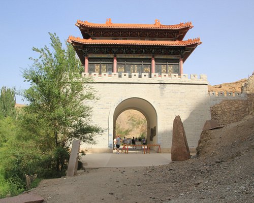 A scenic view of Bayingolin Huola Shan Fosi Yizhi