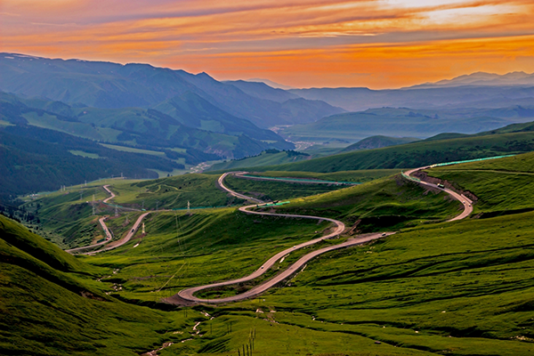 A scenic view of Bayingolin Kongquehe Fengsuiqun