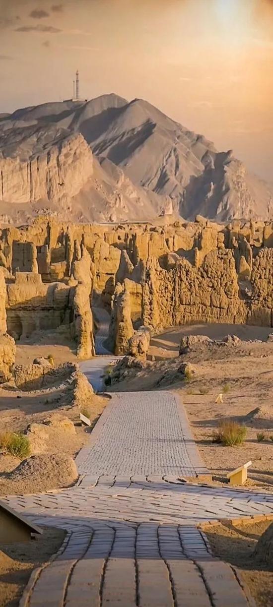 Explore the Enigmatic Loulan Gucheng Yizhi in Bayingolin Mongol Autonomous Prefecture