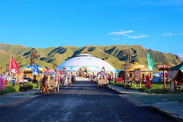 A scenic view of Bayingolin Yingpan Gucheng Ji Gumuqun