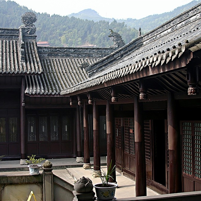 A scenic view of Bazhong Hongsifangmianjun Zongzhihuibu Jiuzhi