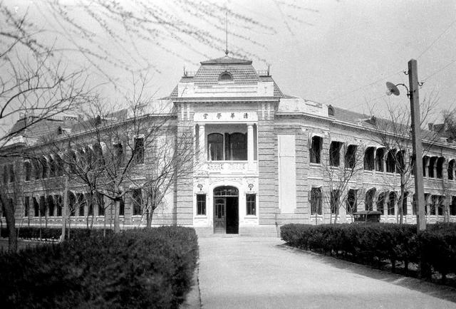 Discovering the Architectural Wonders of Qinghua Daxue in Haidian, Beijing