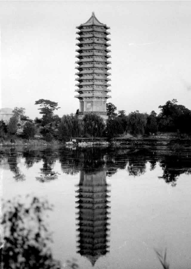 Discover the Architectural Wonders of Weiminghu Yanyuan in Haidian, Beijing