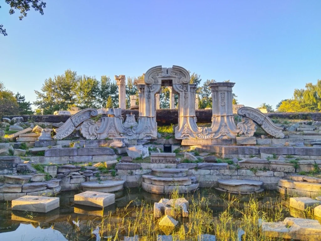 A scenic view of Beijing Haidian Yuanmingyuan Yizhi