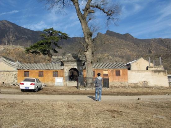 Unveiling Mentougou’s Secrets: The Serene Lingyue Si Temple Experience