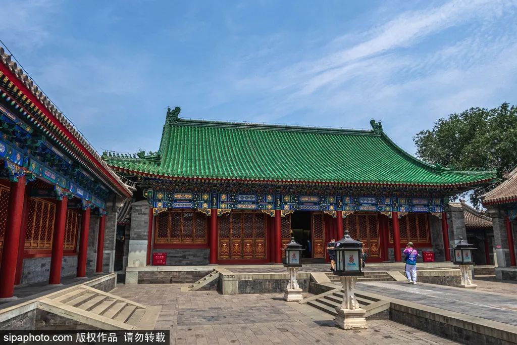 A scenic view of Beijing Xicheng Gongwangfu Ji Huayuan
