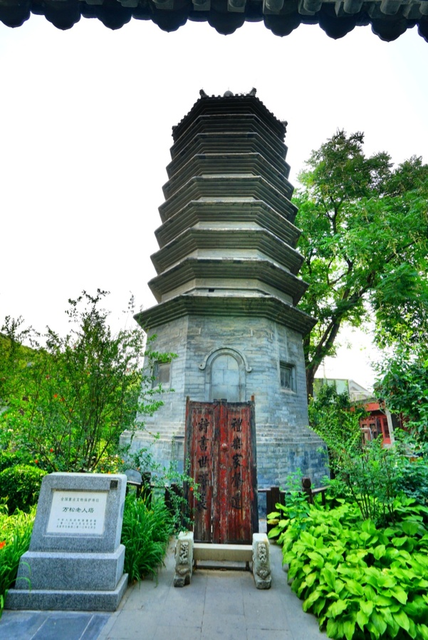 A scenic view of Beijing Xicheng Wansong Laorenti