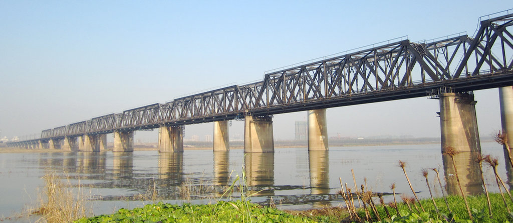 A scenic view of Bengbu Jinpu Tielu Huaihe Datieqiao