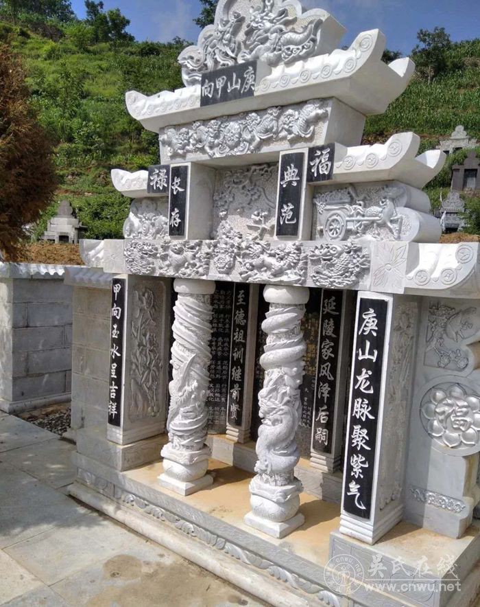 A scenic view of Bijie Aoshi Luoshi Muqun Shike