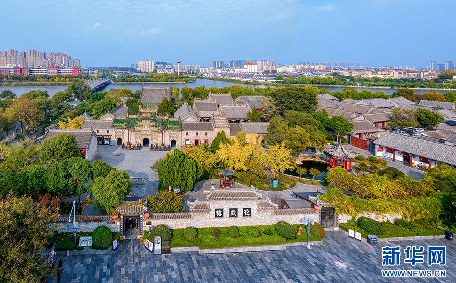 A scenic view of Bozhou Huaxilou