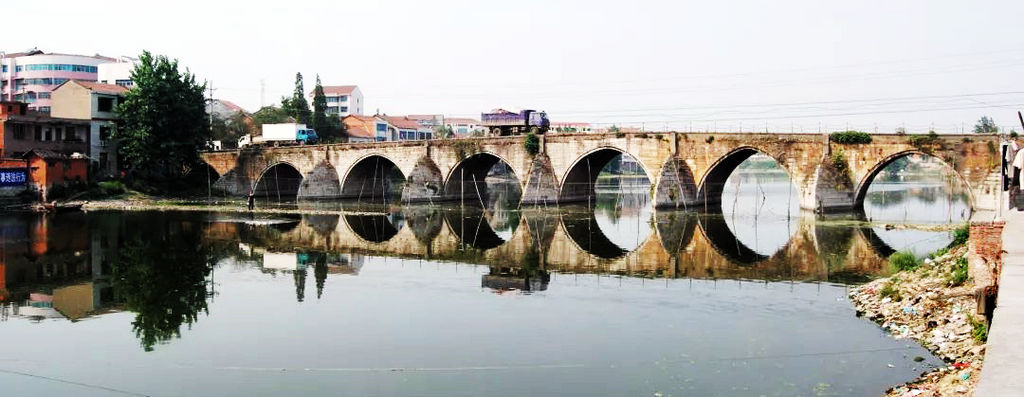 A scenic view of Changde Lixian Duoanqiao