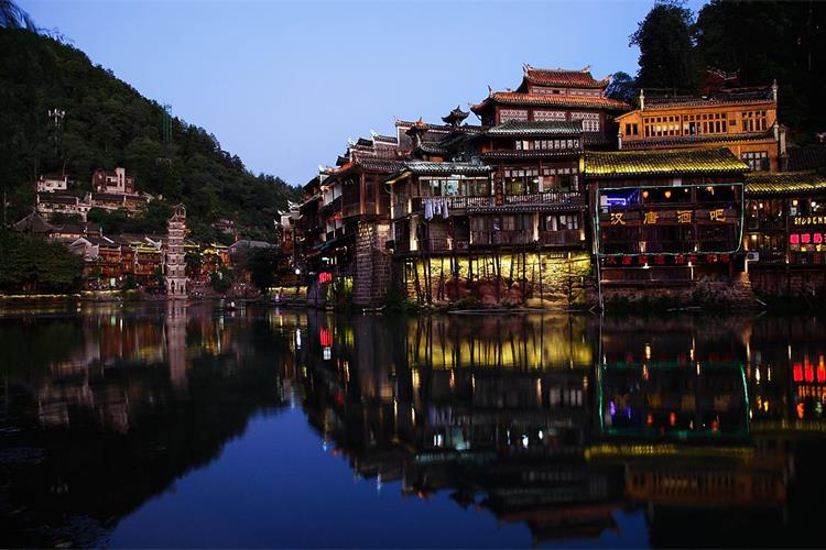 A scenic view of Changde Taohuayuan Gujianzhuqun