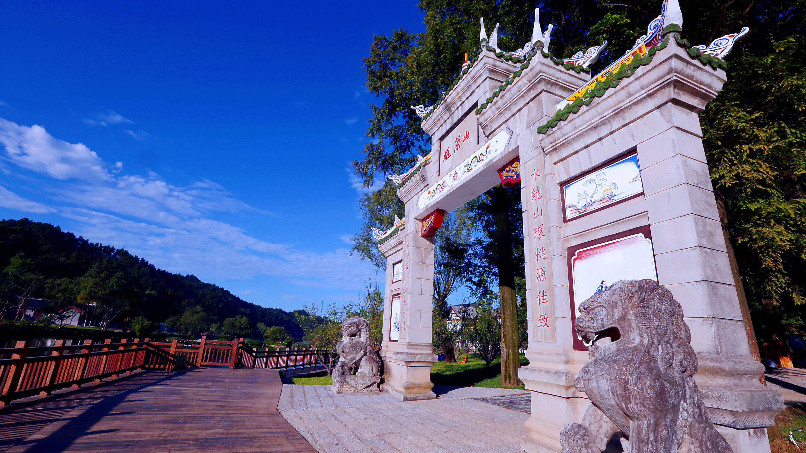 A scenic view of Changde Taohuayuan Gujianzhuqun