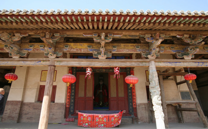 A scenic view of Changzhi Qianwanhu Tangwang Temple