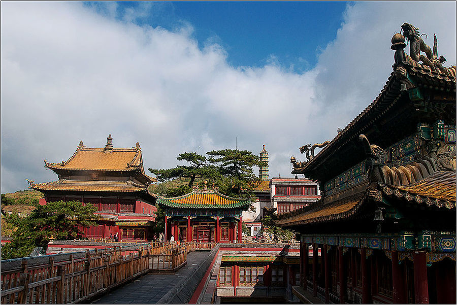 A scenic view of Chengde Chenghuang Temple