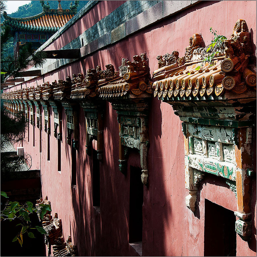 A scenic view of Chengde Chenghuang Temple