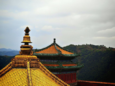 A scenic view of Chengde Chenghuang Temple