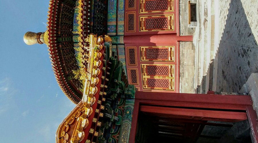 A scenic view of Chengde Pule Temple