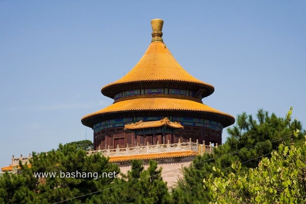 A scenic view of Chengde Pule Temple