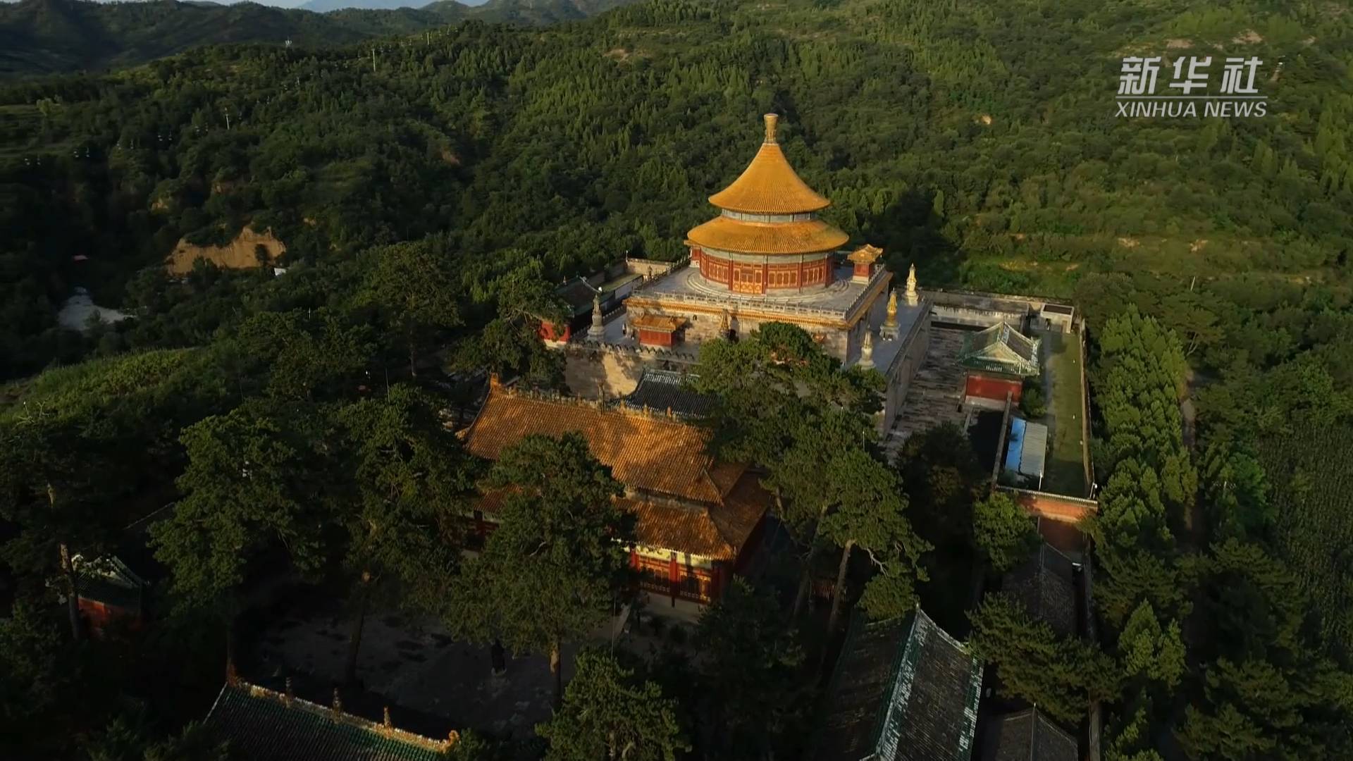 A scenic view of Chengde Pule Temple