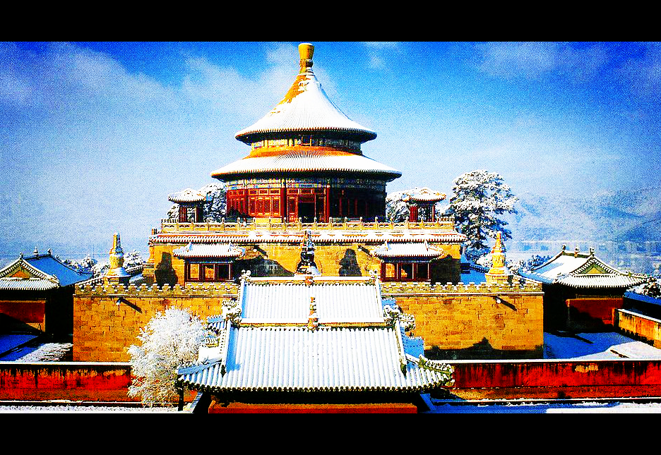 A scenic view of Chengde Pule Temple