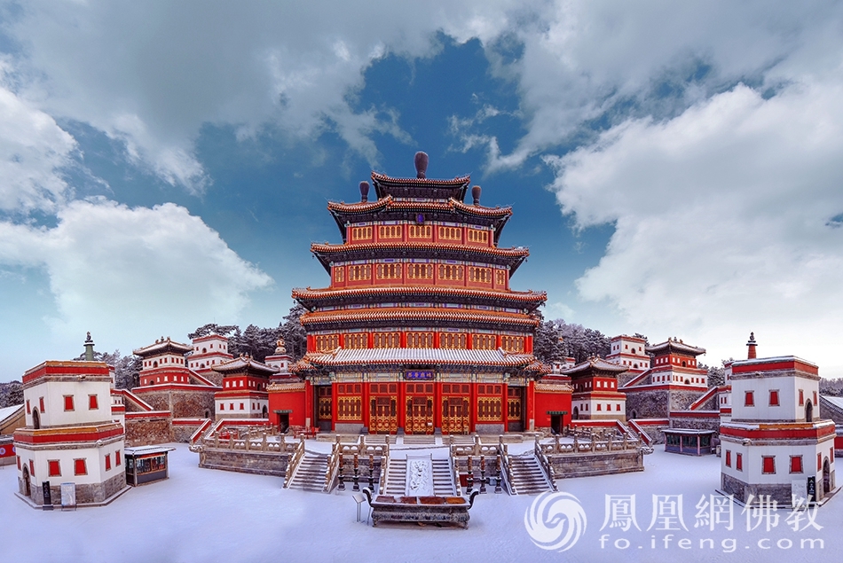 A scenic view of Chengde Puren Temple