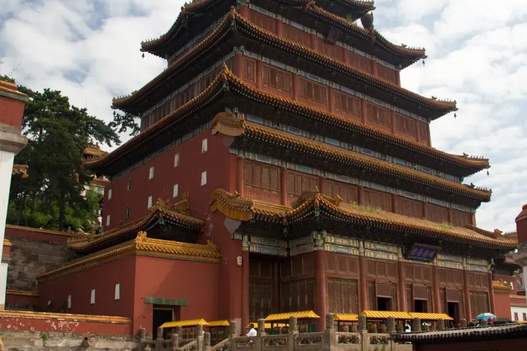A scenic view of Chengde Puren Temple