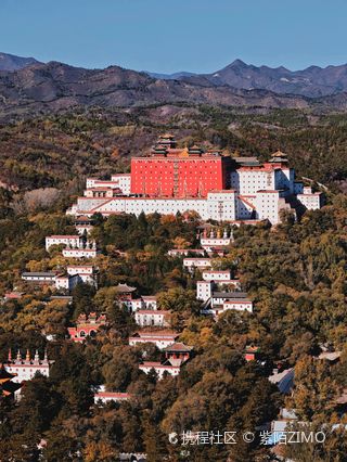 A scenic view of Chengde Putuo Zongcheng Temple