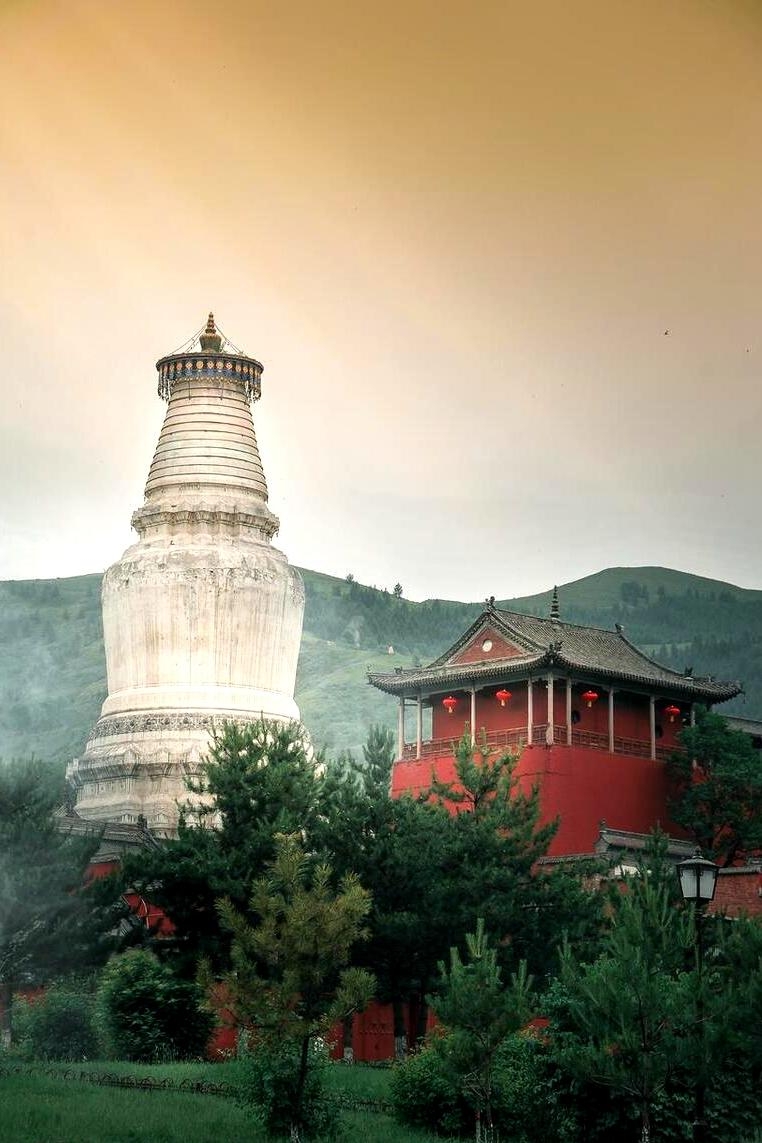 A scenic view of Chengde Shuxiang Temple