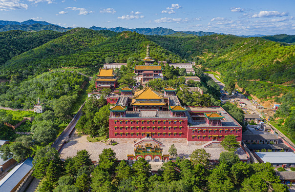 A scenic view of Chengde Xumi Fushou Temple