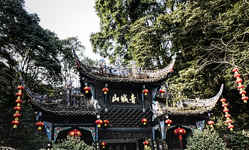 A scenic view of Chengdu Qingchengshan Gujianzhuqun