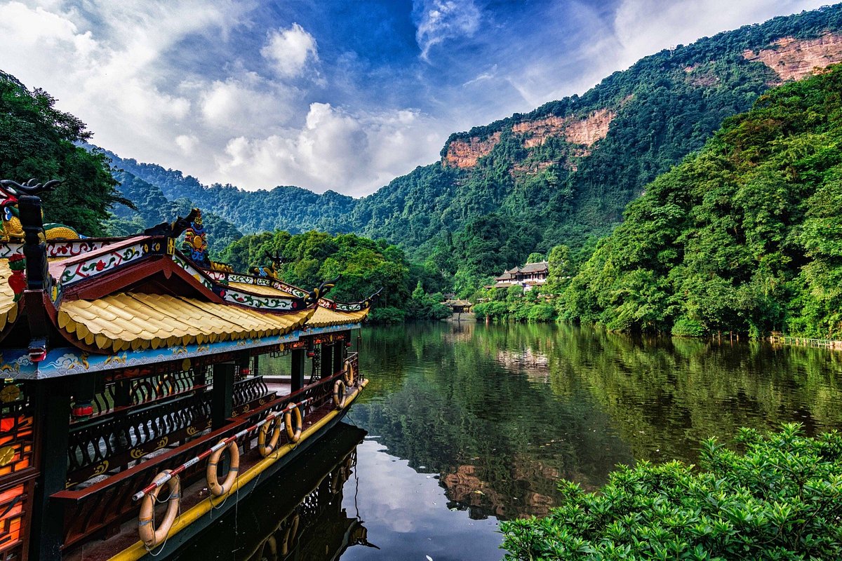 A scenic view of Chengdu Qingchengshan Gujianzhuqun