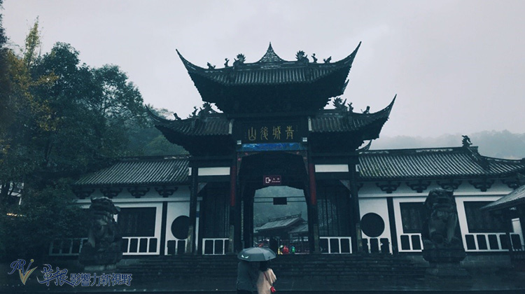 A scenic view of Chengdu Qingchengshan Gujianzhuqun