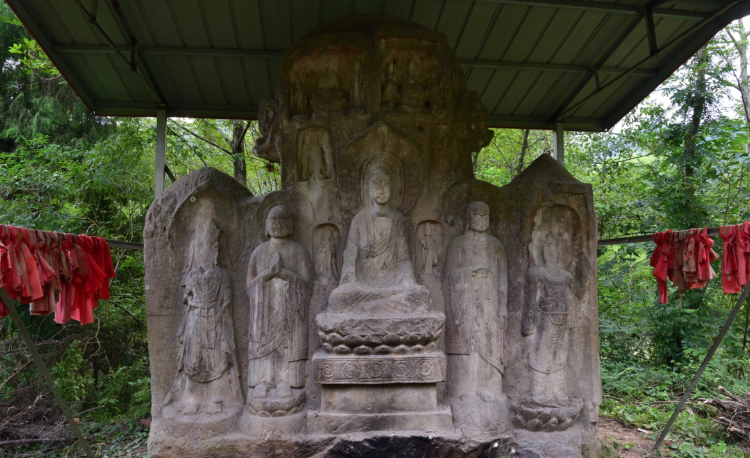 A scenic view of Chengdu Qionglai Shiku