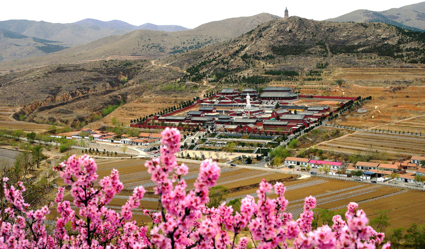 A scenic view of Chifeng Jinshanlongquansi