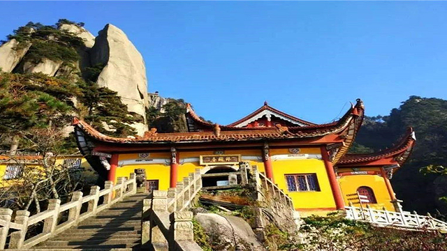 A scenic view of Chizhou Jiuhuashan Huachengsi