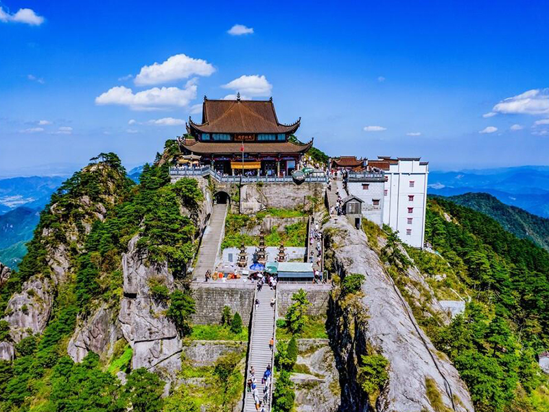 A scenic view of Chizhou Jiuhuashan Huachengsi