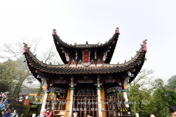 A scenic view of Chizhou Jiuhuashan Yueshendian