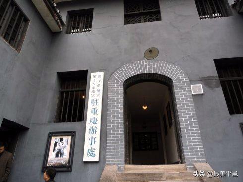 Experience Authentic Chongqing Cuisine at Balujun Banshichu Jiuzhi