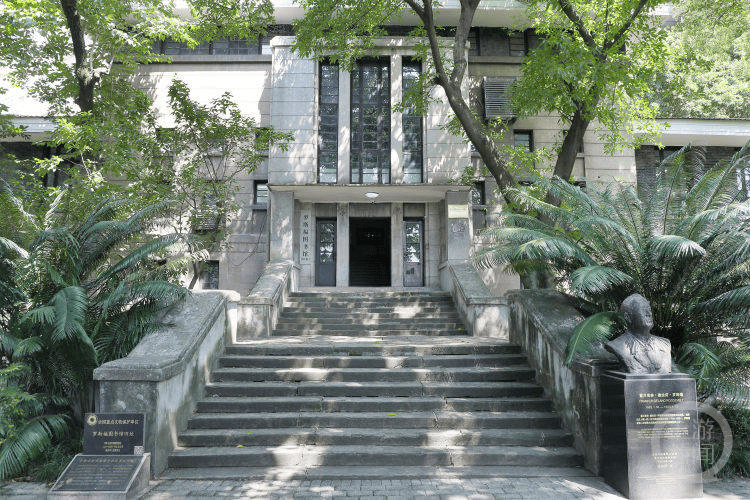 Chongqing Luosifu Tushuguan Jiuzhi: A Must-Visit for Culture Enthusiasts